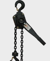 水泥廠使用手扳葫蘆起吊重物嚴(yán)禁超載作業(yè)